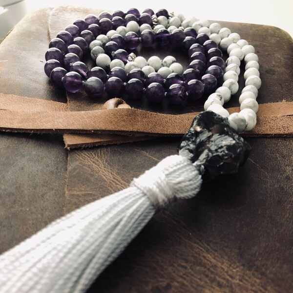 Heilende, beruhigende Amethyst & Weiße Howlith 108 Mala mit Rauchquarz Stein-108 Mala Gebetsperlen-Japa Mala-Original Mokshpriya Malas Design