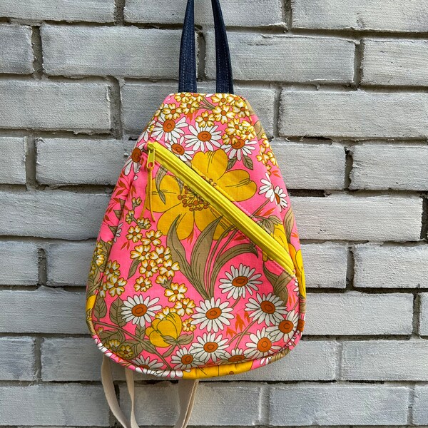 Vintage fabric sling bag shoulder bag backpack pink handmade upcycled jeans repurposed reworked vintage 70 fashion sustainable fashion daisy