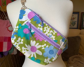 Upcycled sling bag bum belt bag vintage fabric Fanny pack bum bag hip pouch cross body groovy flower power sustainable fashion 70s handmade