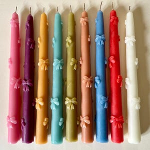 Bow Beeswax Taper Candle: Elegant Dinner Party Centerpiece