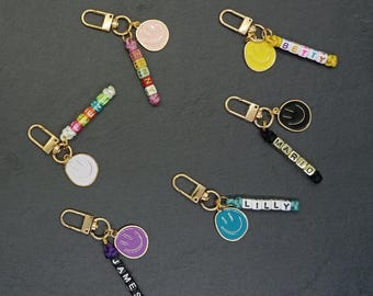 Personalized keychain with name & smiley face | Unique gift | Smiley face keychain