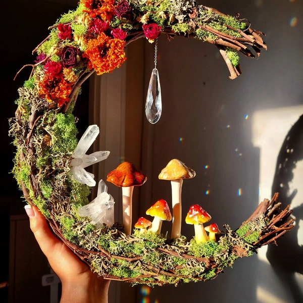 Moon wreath - Real flowers - moss - fairy - mushrooms - cottagecore - witchy - quartz crystals - roses - suncatcher - decor - home decor