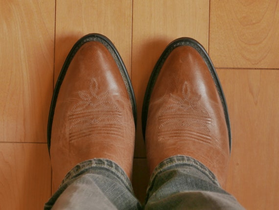 Women's cowboy boots size 8.5