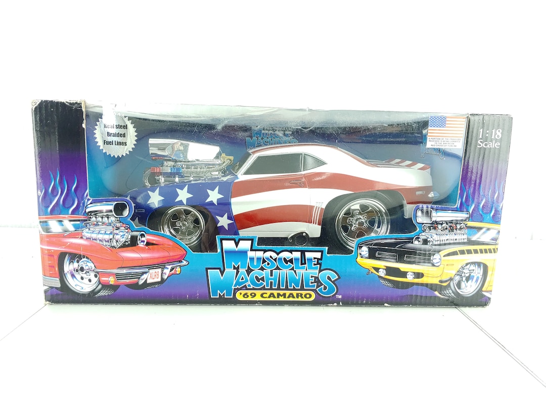Muscle Machines '69 Camaro 118 Scale American Flag Die Cast