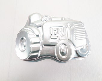 2002 Wilton Farm Tractor Cake Pan Mold 2105-2063 vintage Baking Party Birthday