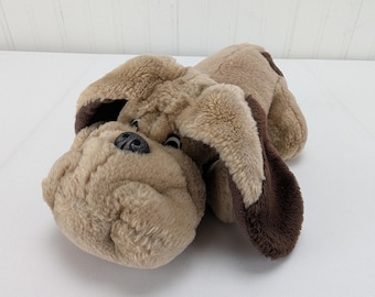 1960年代のヴィンテージブルドッグぬいぐるみ：キッチュなビニール製犬