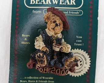 Boyds Bears & Friends FOB 2000 Brooch Lapel Pin Brooch Resin Bearwear Vintage