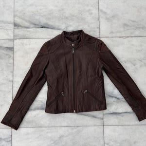 Giacca da motociclista vintage ENVY Knoles & Carter in pelle di agnello marrone da donna, taglia piccola