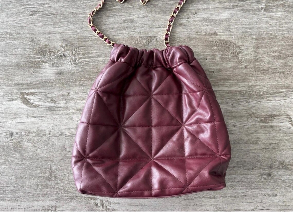 Womens Bucket Bag Burgundy Gold Chain Strap Quilted Shoulder Crossbody Bag 90s, foto 2 di 5