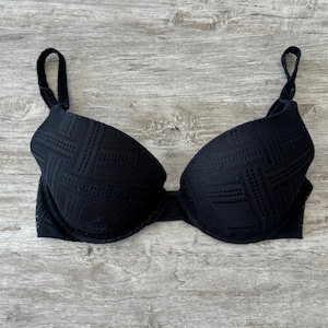 Victoria's Secret Brassière de sport légère en tulle, Taupe nu, 85D (Taille Fabricant:32D