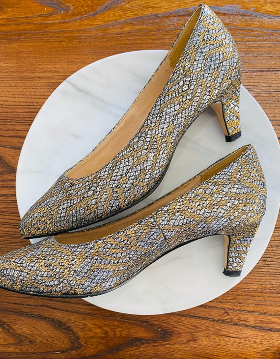 naturalizer gold pumps