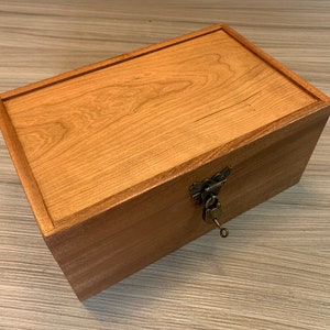 Extra Large Unfinished Wood Box With Lid gifts-memory Box-engravable Wood  Box-personalized-wood Storage Box-handmade Box Shown in Oak 