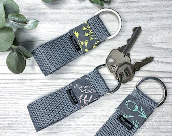 Gray-floral mini keychain, Fabric keyring, Keyring for women, gift for woman, Key fob, Lanyard, cute keyring, keyring, small keychain