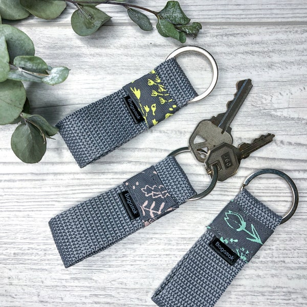 Gray-floral mini keychain, Fabric keyring, Keyring for women, gift for woman, Key fob, Lanyard, cute keyring, keyring, small keychain