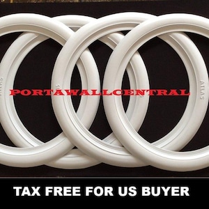 Op de afbeelding: Vier witte bandringen met de rode tekst "PORTAWALLCENTRAL". De ringen zijn in een patroon gestapeld. Het woord "ATLAS" staat op de zijkant van elke ring. De onderkant van de afbeelding bevat de tekst "TAX FREE FOR US BUYER".