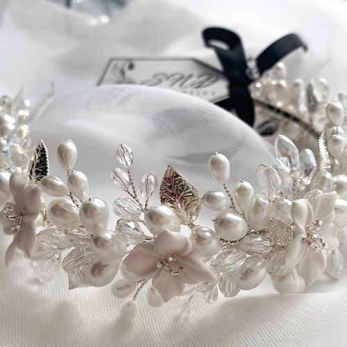 White flower hair tiara, Floral pearls wedding headband, Crystal silver headpiece, Wedding flowers hair crown, Bridal flower, shops Floral design
