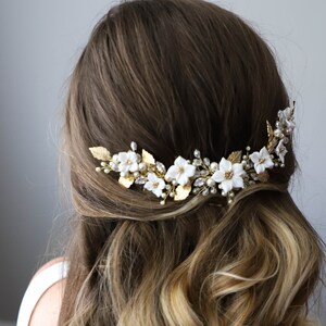 Braut Perlen Haarkamm, Hochzeit Blumen Kopfschmuck, Weiß gold Floral Kopfschmuck, Perlen Haarschmuck