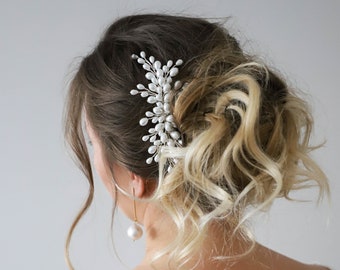 White silver Bridal hair comb, Pearl Wedding headpiece, Wedding hair comb, silver pearl hair accessory