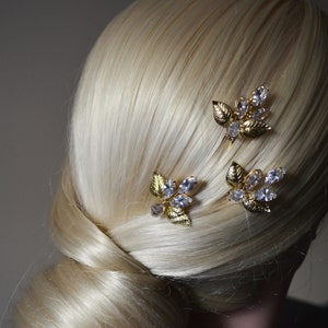 Bridal hair pins set of 3, Crystal hair pins, Wedding gold  headpiece, Clear color Crystal hair accessories, Floral design, Gold hair pins