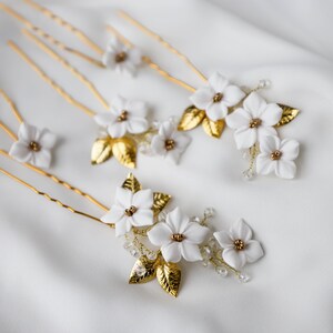 Bridal flowers hair pins set of 5, White wedding floral hair pins, Flower gold headpiece, Flower hair accessories, Floral design