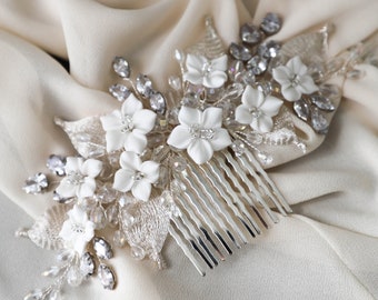 Bridal flower hair comb, White flower wedding headpiece, Bridal silver crystal headpiece, Floral hair accessories