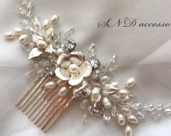 Bridal silver hair comb, Wedding white hair comb, Crystal silver headpiece Floral hair accessory Hair barrette bridal jewelry