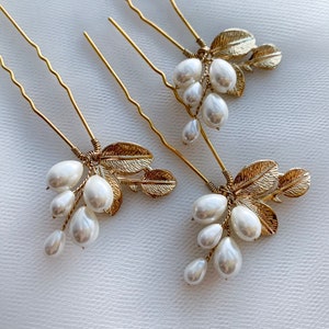 Pearl hair pins set of 3, Bridal gold hair pins , Wedding gold headpiece, Ivory pearl  hair accessories, Floral design, Gold hair pins