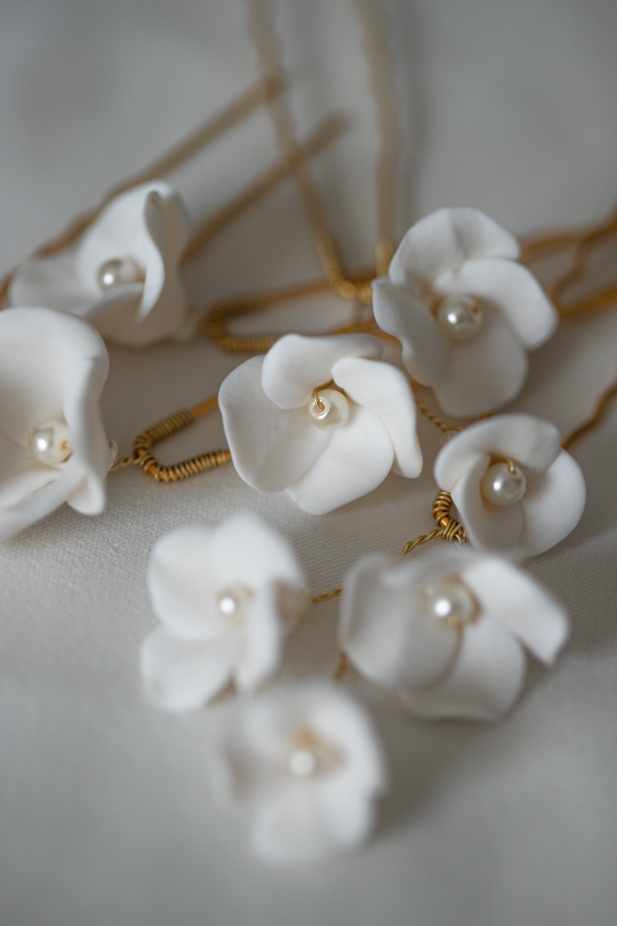 NWT Delicate White Floral Pearl bridal wedding Hair Accessory 5 piece Set Pearl Floral Hair Pins Ivory Wedding Bridal Hair Accessory  main image 2