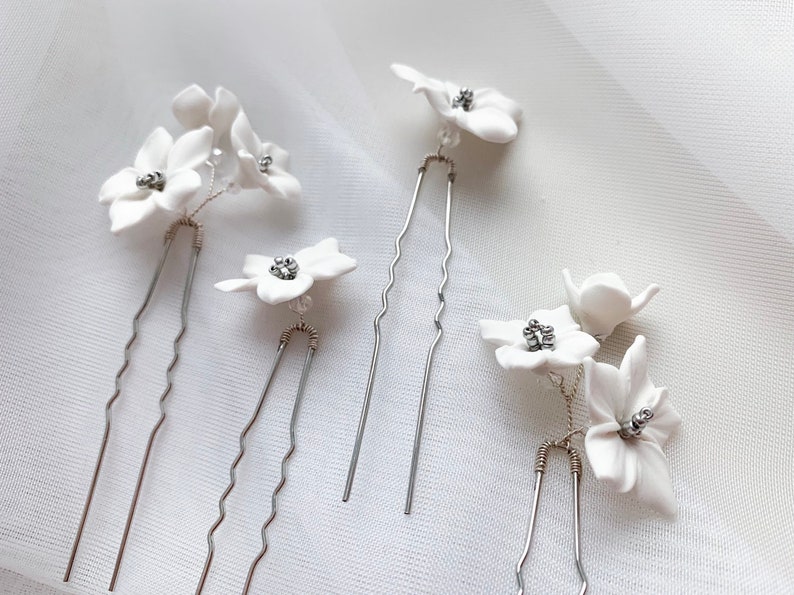 Wedding white silver headpiece Floral design Bridal floral hair pins Wedding white flowers hair pins set of 4 Flower hair accessories