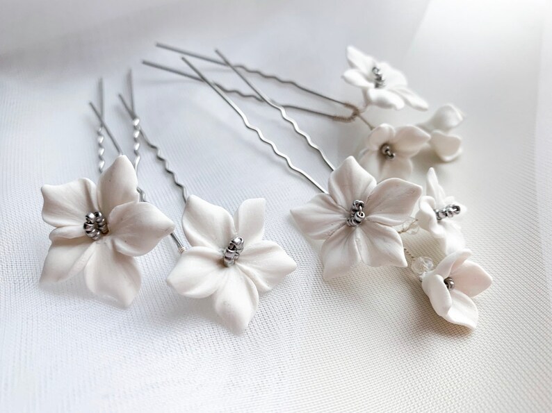 Wedding white silver headpiece Floral design Bridal floral hair pins Wedding white flowers hair pins set of 4 Flower hair accessories