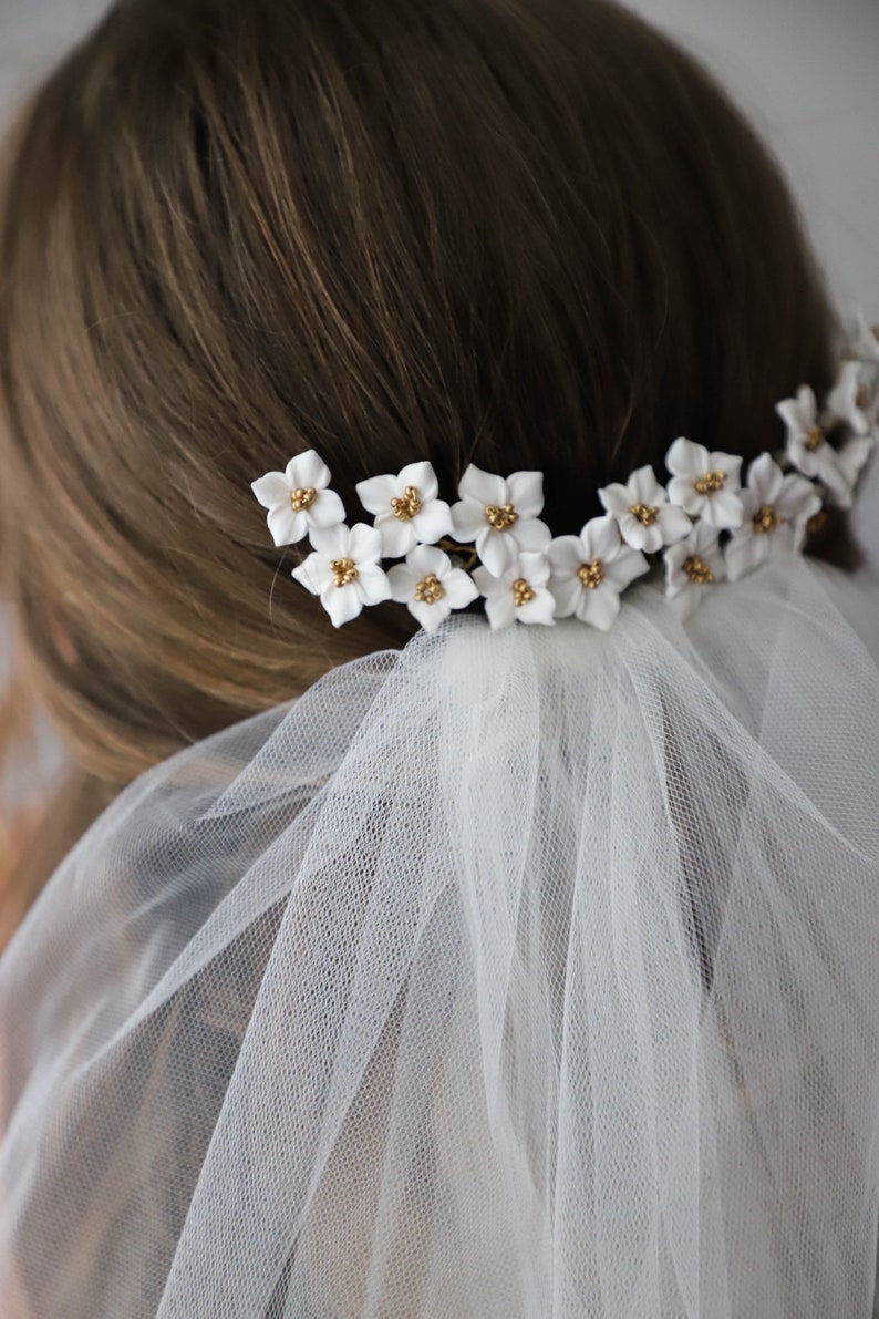 White flower hair comb, Wedding floral headpiece, Bridal gold headpiece, Bridesmaids prom hair accessories image 4