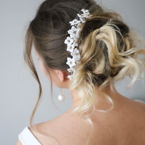 White flower hair comb, Wedding floral headpiece, Bridal gold headpiece, Bridesmaids prom hair accessories image 2