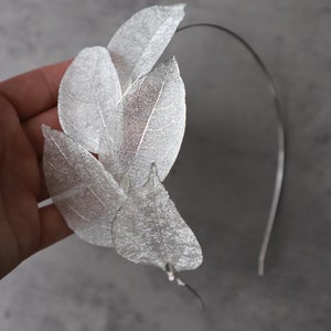 Casque argenté de mariée, laisse le bandeau de mariage, casque argenté floral, couronne de cheveux de mariage, conception florale image 9