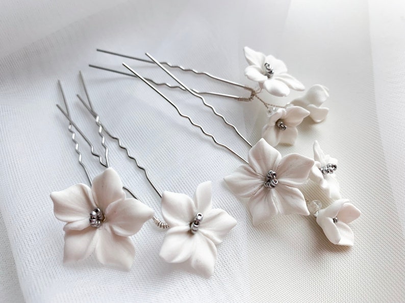 Wedding white silver headpiece Floral design Bridal floral hair pins Wedding white flowers hair pins set of 4 Flower hair accessories