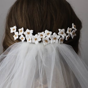 White flower hair comb, Wedding floral headpiece, Bridal gold headpiece, Bridesmaids prom hair accessories image 3