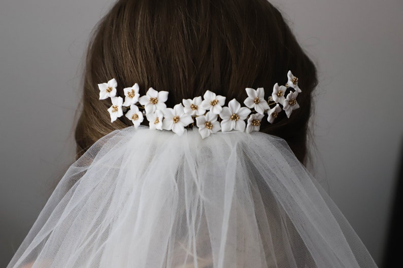 White flower hair comb, Wedding floral headpiece, Bridal gold headpiece, Bridesmaids prom hair accessories image 3