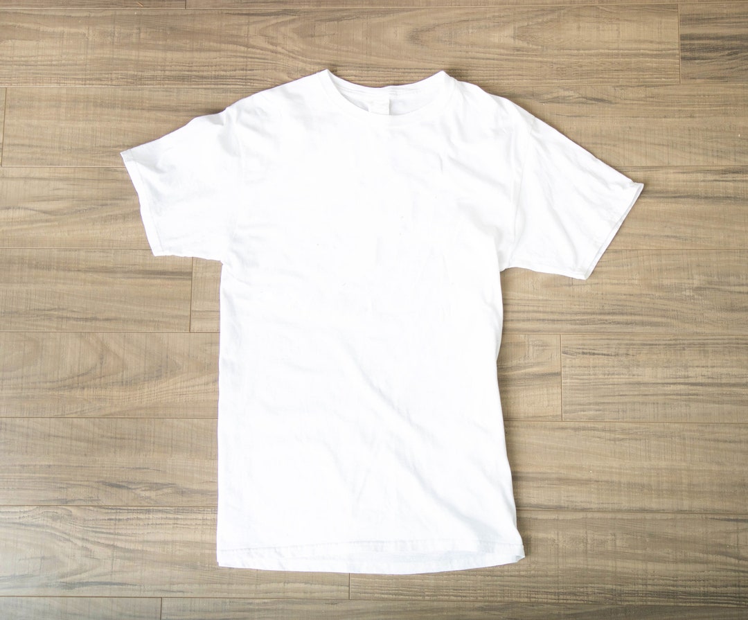 Blank White T-shirt Mockup - Etsy Canada