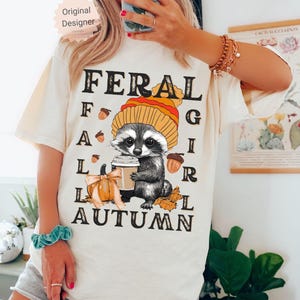 Feral Girl herfst png, sublimatie wilde wasbeer, shirtontwerp wilde meisjes, trendy gin-z-kunst, handgetekende herfst png, grafisch ontwerp herfst, schattig grafisch herfstontwerp png