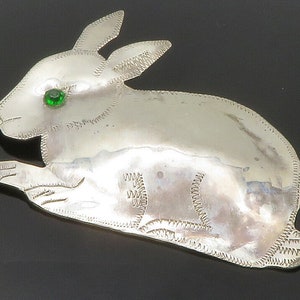 925 Sterling Silver - Vintage Green Topaz Bunny Rabbit Motif Brooch Pin - BP4784