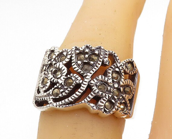 925 Sterling Silver Vintage Marcasite Decorated Floral Band Ring