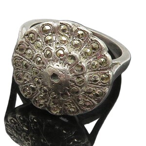 925 Sterling Silver Vintage Sparkling Floral Dome Band Ring Sz 6.5 RG15559