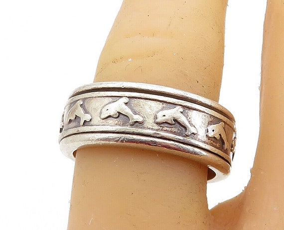 Dolphin outlet spinner ring