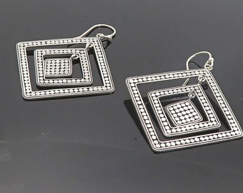 925 Sterling Silver - Shiny Circle Patterned Square Dangle Earrings - EG3429