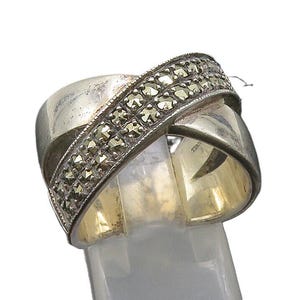 925 Sterling Silver Vintage Shiny Marcasite Crossed Band Ring Sz 8 RG21983