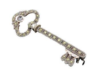 925 Sterling Silver Vintage Inlaid Onyx & Marcasite Key Brooch Pin BP8683