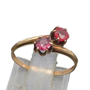 10K GOLD Vintage Prong Set Garnet 2 Stone Petite Band Ring Sz 4.75 GR147