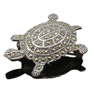 925 Sterling Silver Vintage Sparkling Marcasite Sea Turtle Brooch Pin BP8874