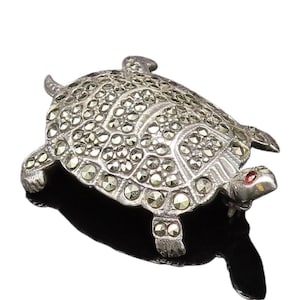 925 Silver Vintage Marcasite Turtle With Garnet Eye Brooch Pin BP9773