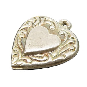 925 Sterling Silver Vintage Antique Shiny Swirl Love Heart Pendant PT17797