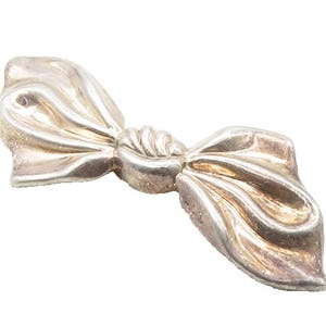 925 Sterling Silver Vintage Sculpted Bow Tied Ribbon Motif Brooch Pin BP6426